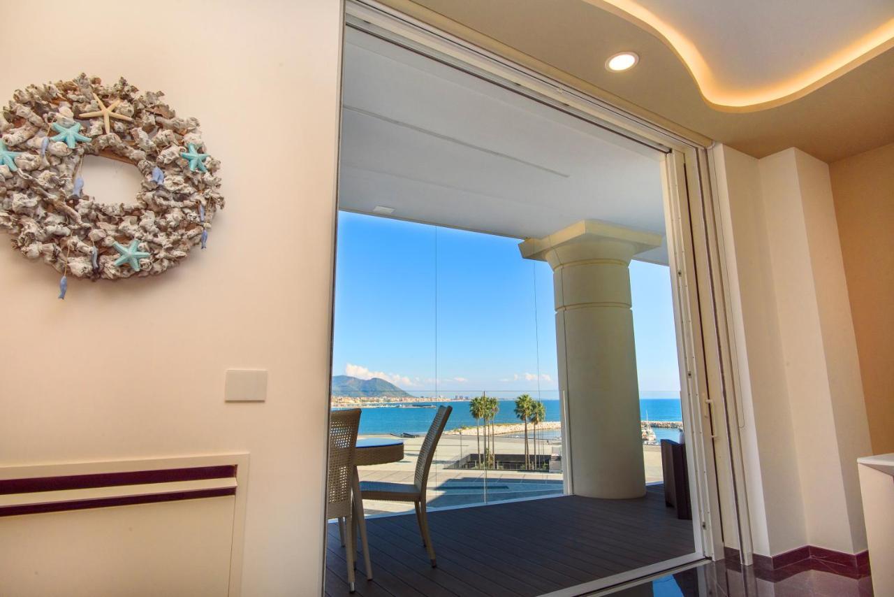 Mareluna Crescent - Luxury Seafront Experience Salerno Buitenkant foto