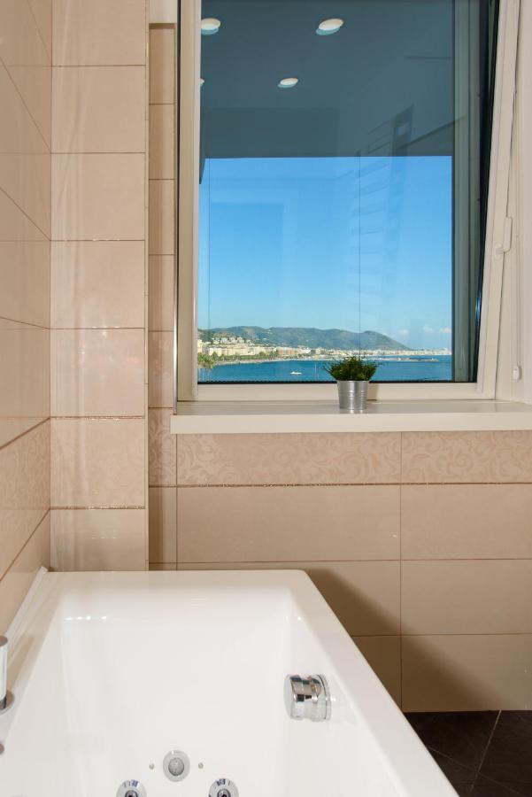 Mareluna Crescent - Luxury Seafront Experience Salerno Buitenkant foto