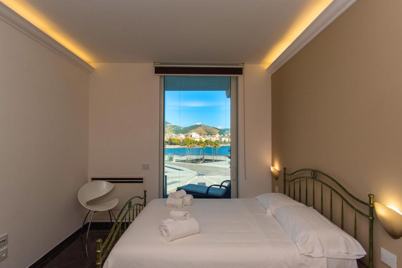 Mareluna Crescent - Luxury Seafront Experience Salerno Buitenkant foto
