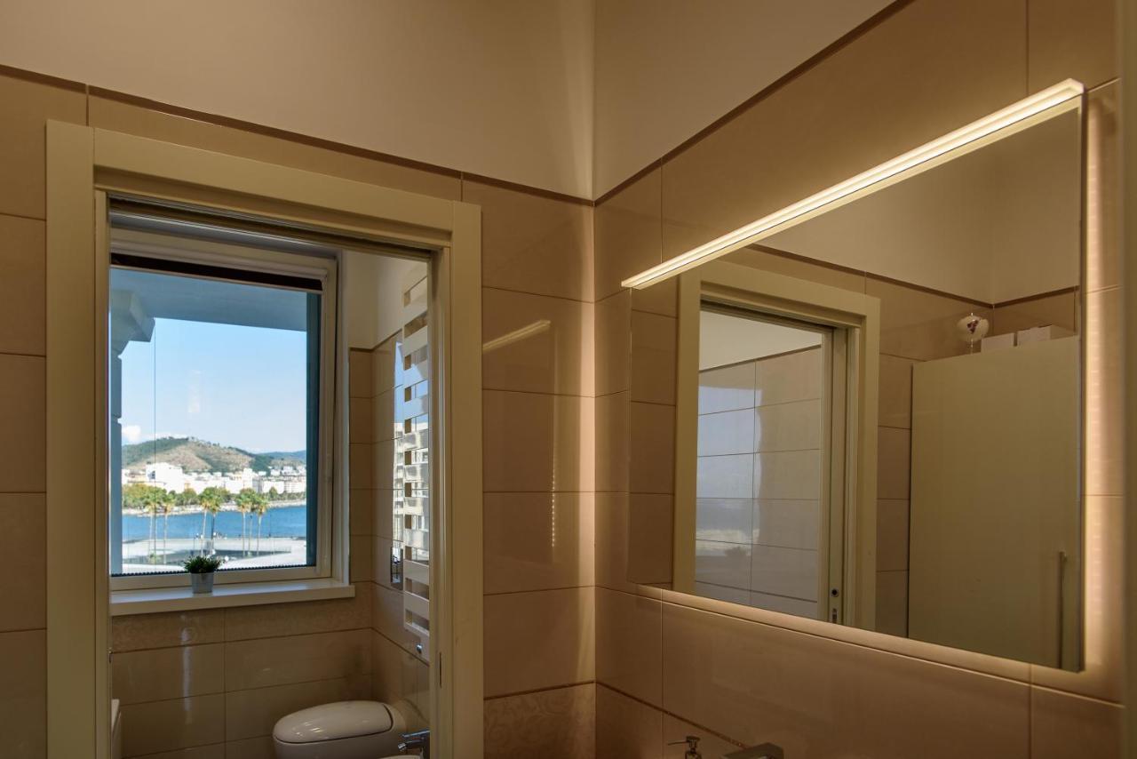 Mareluna Crescent - Luxury Seafront Experience Salerno Buitenkant foto
