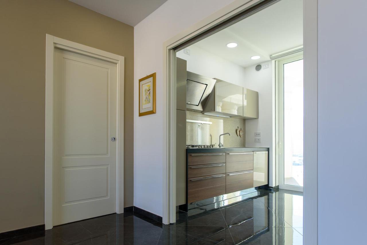 Mareluna Crescent - Luxury Seafront Experience Salerno Buitenkant foto