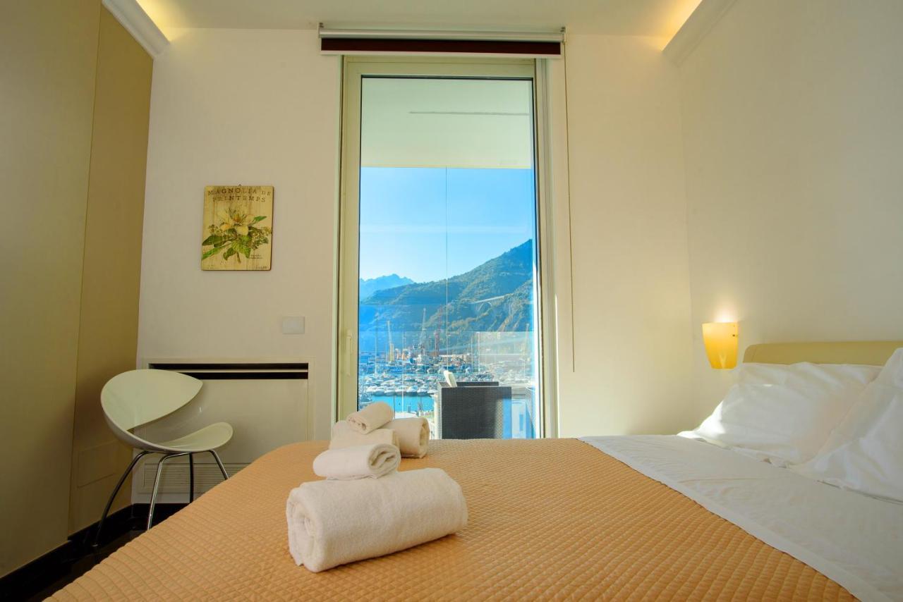 Mareluna Crescent - Luxury Seafront Experience Salerno Buitenkant foto
