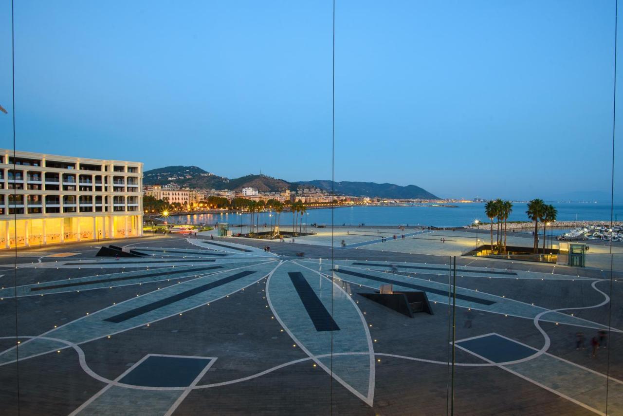 Mareluna Crescent - Luxury Seafront Experience Salerno Buitenkant foto