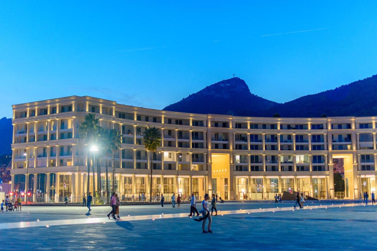 Mareluna Crescent - Luxury Seafront Experience Salerno Buitenkant foto