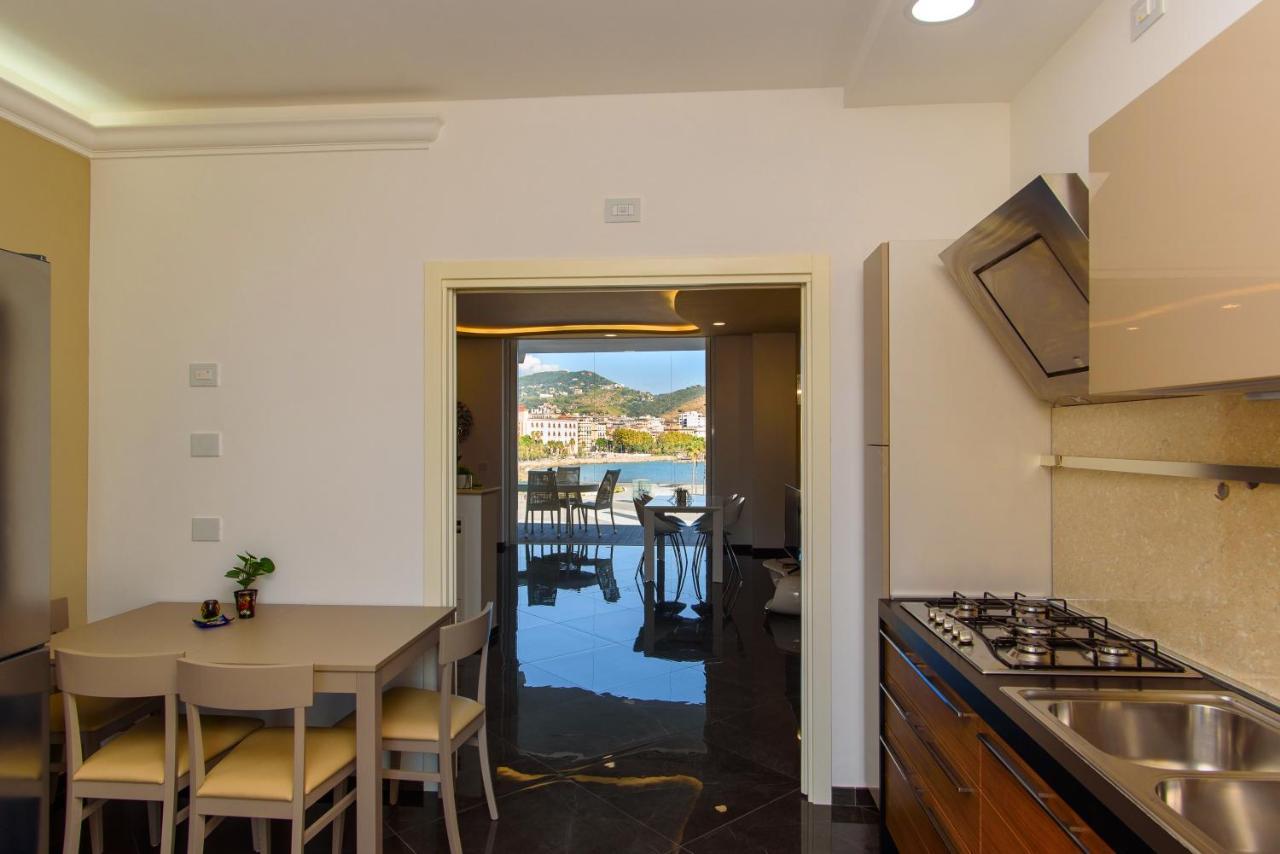 Mareluna Crescent - Luxury Seafront Experience Salerno Buitenkant foto