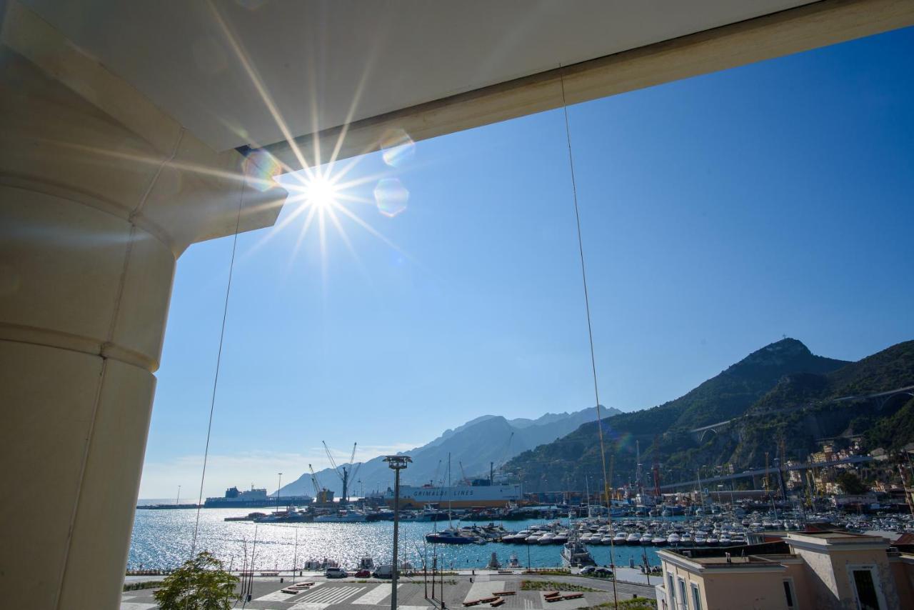 Mareluna Crescent - Luxury Seafront Experience Salerno Buitenkant foto
