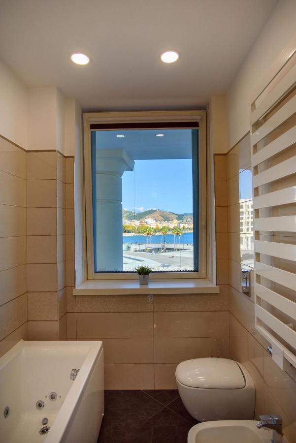 Mareluna Crescent - Luxury Seafront Experience Salerno Buitenkant foto